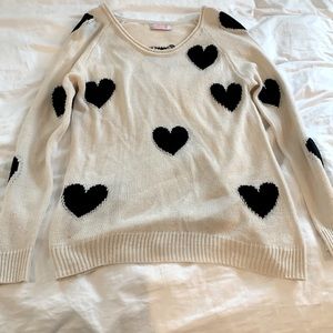 Womens tunic in ivory-sand color with black hearts! It’s so cute and fun! BN.
